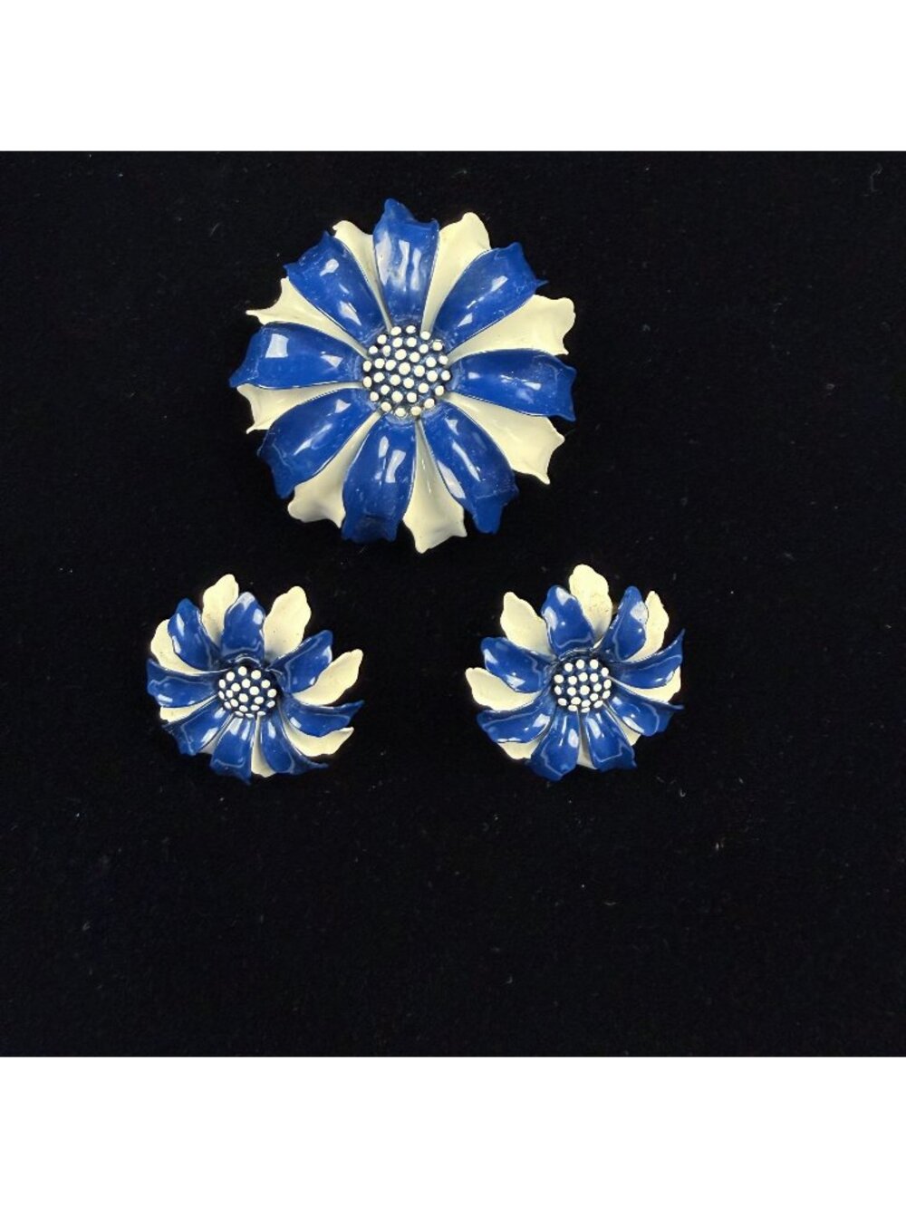 Vintage Crown Trifari Blue White Daisy Flower Enamel Brooch and Earrings Set